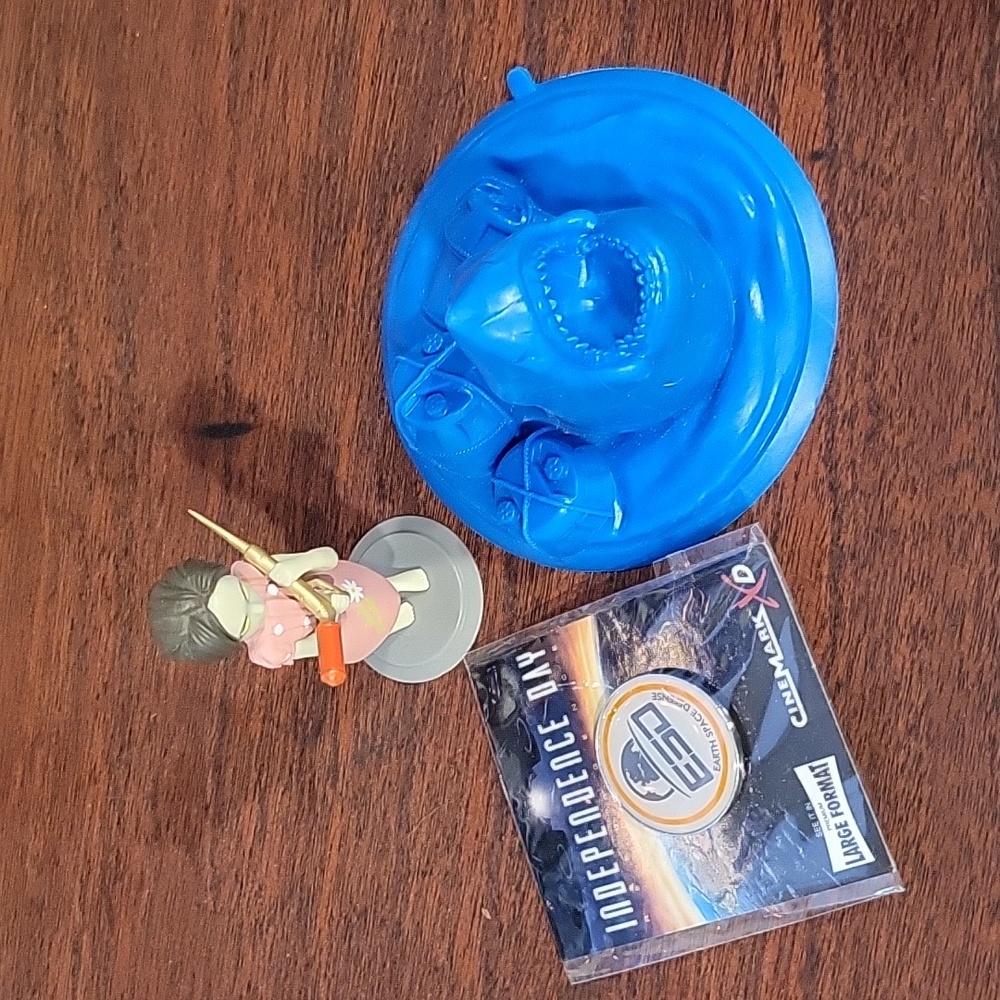 Lootcrate Bundle Collectible Jaws Wednesday Adams ID4